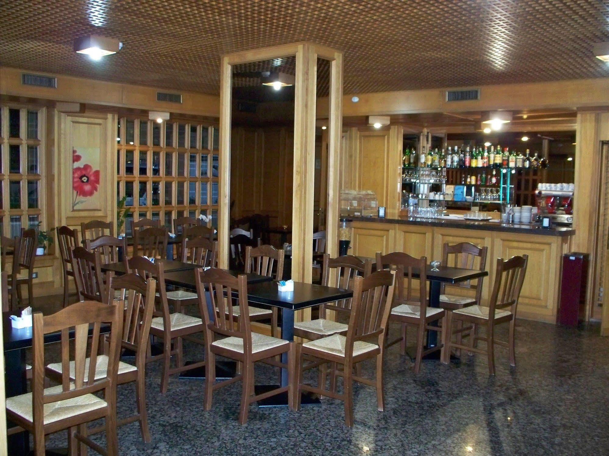 Hotel De Plam Ольбия Экстерьер фото
